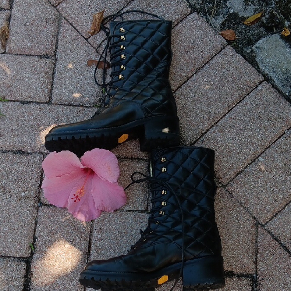 Sale !!!Sleek Black Combat Boots with Quilted Design and Sturdy Sole.EUC.Vintage
